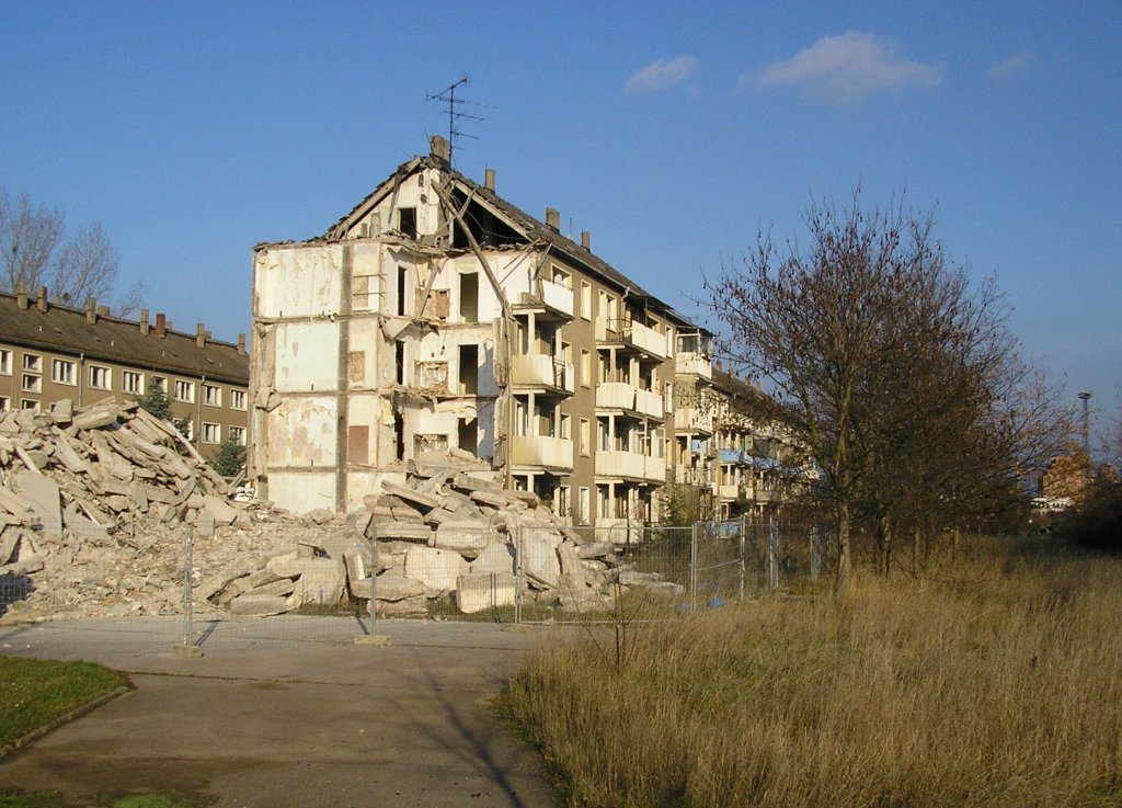 Dieser DDR-Wohnblock Am Gutsweg / Darrweg in Nordhausen fiel am 03.12.2006 dem Abriß zum Opfer