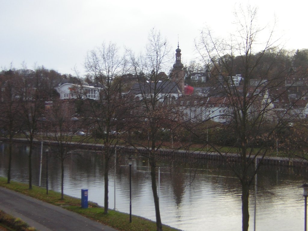 Dieses Foto zeigt die Schlokirche in Saarbrcken. Die Aufnahme des Fotos wurde von der Wilhelm Heinrich Brcke aus gemacht. Aufgenommen wurde das Foto im Winter 2009.