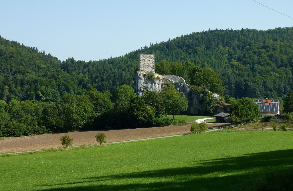 Dietfurt im Donautal, die Burgruine, Baubeginn war um 1095, bekannt geworden durch Treffen des Neutempler-Ordens in den 1920er Jahren, Aug.2012