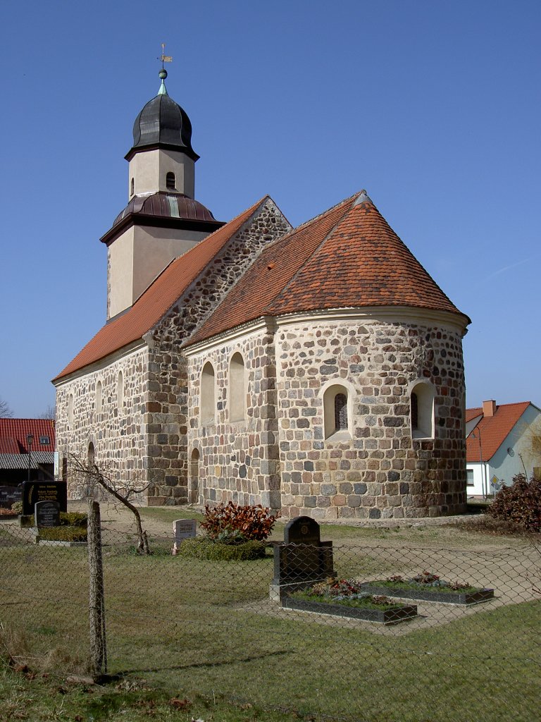 Dorfkirche von Grubo, erbaut im 13. Jahrhundert, Kreis Potsdam-Mittelmark 
(16.03.2012)