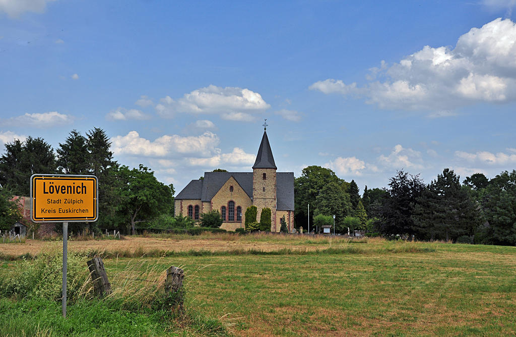 Dorfkirche von: --steht alles auf dem Ortsschild links !!--- 30.06.2010