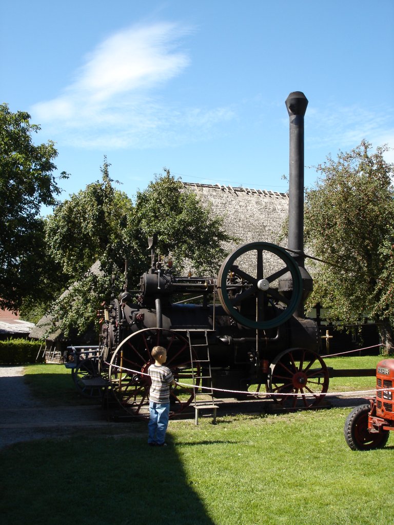 Dorfmuseum Krnbach/Oberschwaben,
diese Lokomobile von 1910 einer Stuttgarter Firma luft 
bei regelmigen Vorfhrungen,
Aug.2008