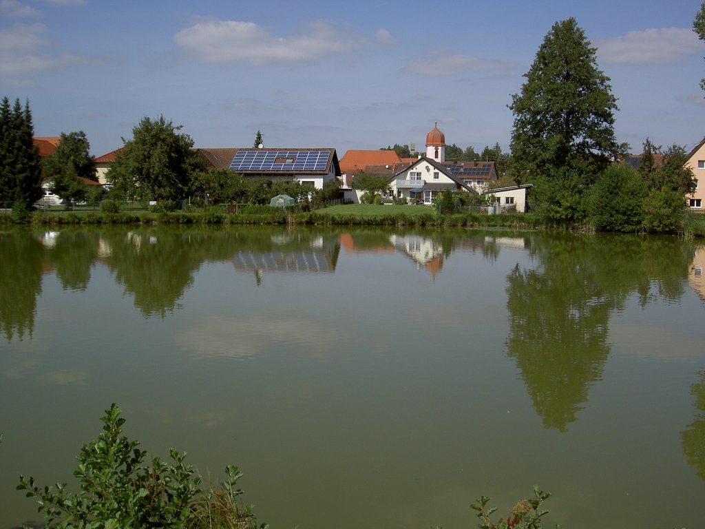 Dorfteich und Pfarrkirche von Wrt, Ostalbkreis (06.09.2012)
