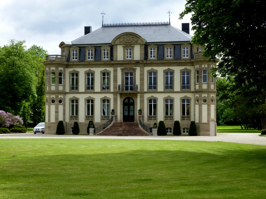 Dorlisheim, das 1857 erbaute Herrenhaus, wurde 1929 vom Autofabrikanten Bugatti gekauft und diente damals wie heute zum Empfang der betuchten Kunden, Mai 2013