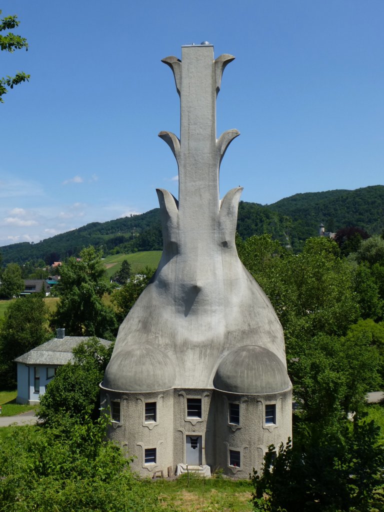 Dornach, das 1915 errichtete Heizhaus für das Goetheanum, steht wie die anderen anthroposophischen Bauten seit 1993 unter Denkmalschutz, Juli 2013