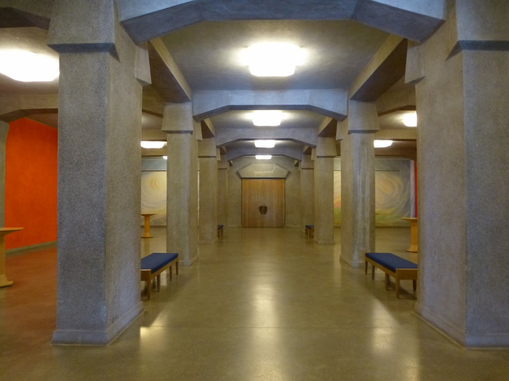 Dornach, Säulenhalle und Eingang zum Saal, dient als Theater-und Festspielort, Juli 2013