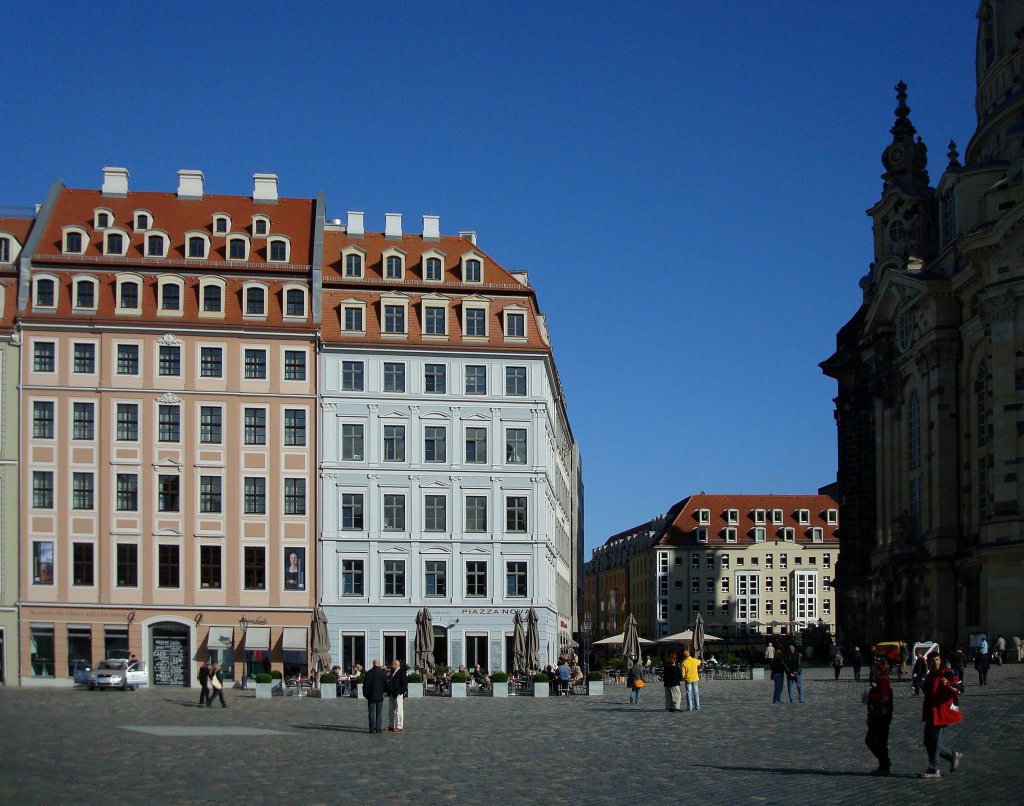 Dresden, am Neumarkt, die Bauten entstanden nach der Wende im alten Stil, rechts die Frauenkirche, Okt.2009