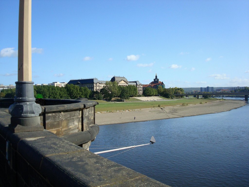 Dresden, Blick von der Augustusbrcke auf die Neustdter Seite mit den Schsischen Staatsministerien, Okt.2009