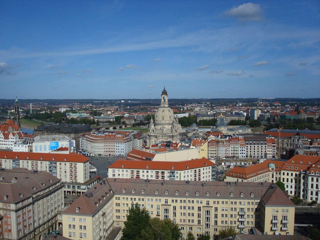 Dresden, Blick vom Rathausturm nach Nord,
auf die Frauenkirche, dahinter Dresden-Neustadt,
Okt.2009 