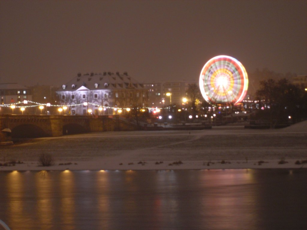 Dresden - Blick ber die Elbe zum Neustdter Weihnachtsmarkt