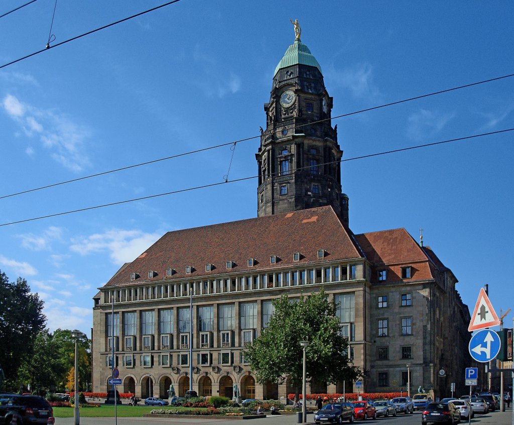 Dresden, das Rathaus, 1905-10 erbaut, mit 100m hohem achteckigen Turm und Aussichtsplattform, bietet die  beste Sicht auf Stadt und Umgebung, Okt.2009