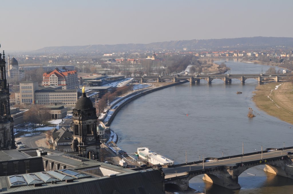 Dresden, Stadt und Elbe von der Aussichtsplattform der Frauenkirche aus am 09.03.2010
