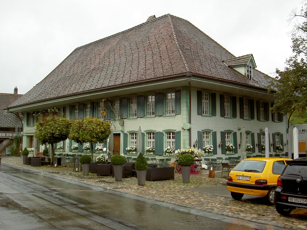 Drrenroth, Gasthof zum Bren mit geknicktem Walmdach, 2. Hlfte des 18. Jahrhunderts (09.10.2012)