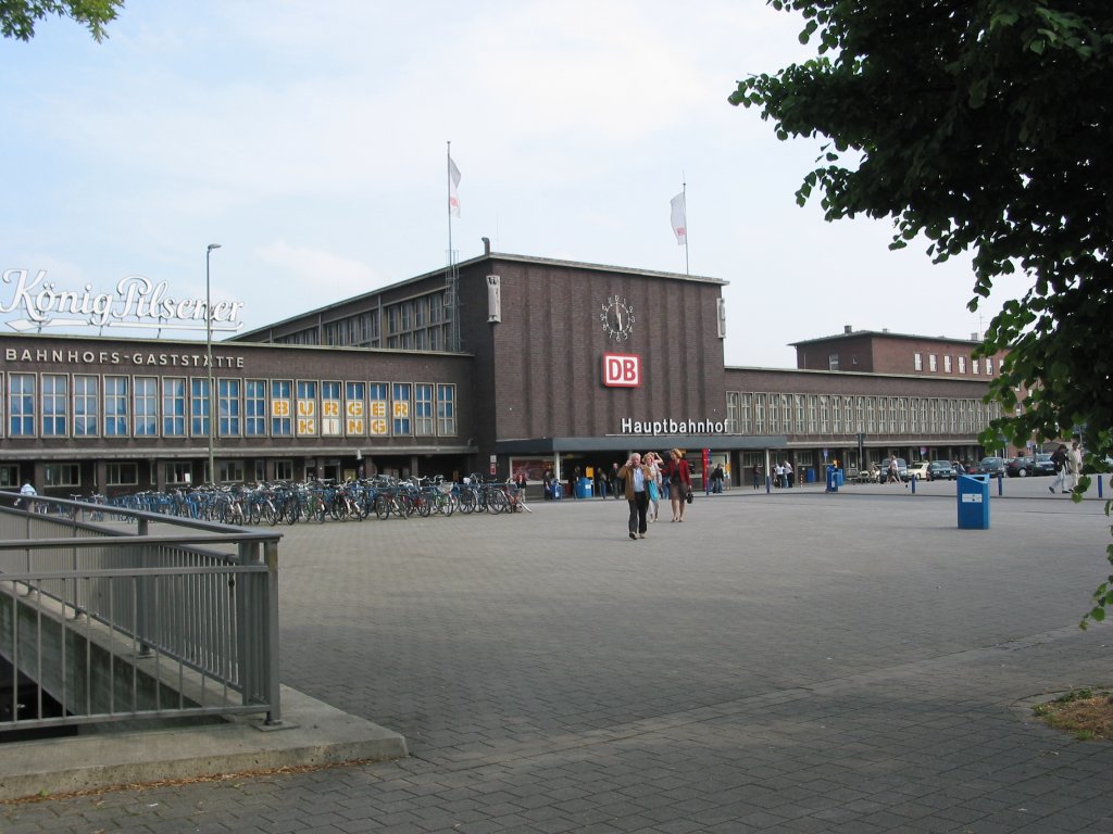 Duisburg Hauptbahnof (Ruhrgebiet: Kulturhauptstadt Europas 2010).