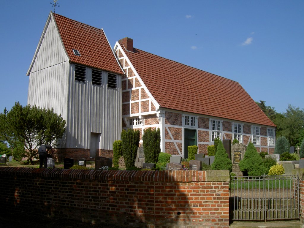 Eckfleth, St. Anna Kirche, Stnderfachwerkkirche, erbaut 1620 mit hlzernen 
Glockenturm, Kreis Wesermarsch (25.05.2011)