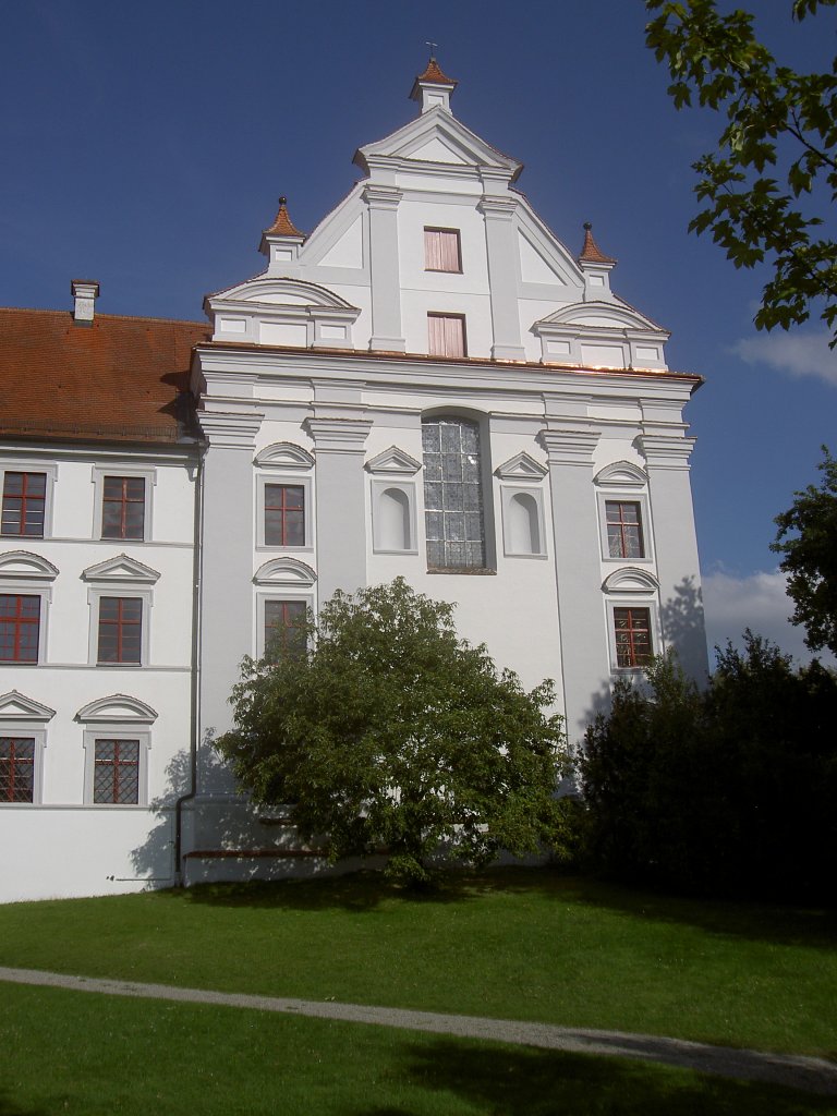 Edelstetten, Stiftskirche St. Johannes, erbaut von 1708 bis 1712 durch Simpert 
Kraemer mit toskanischer Fassade, Kreis Gnzburg (15.09.2011)