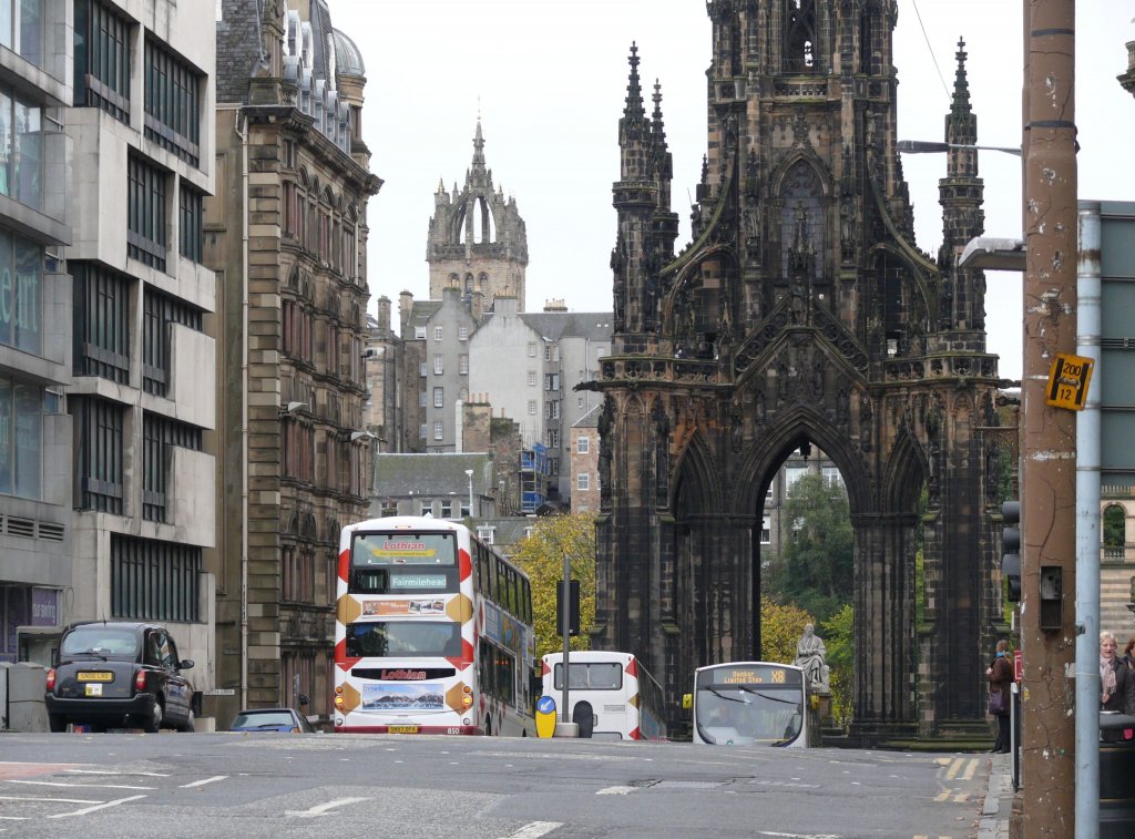 Edinburgh am 10.10.2010, St. David Street mit Scott Monument