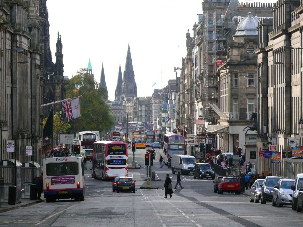 Edinburgh am 19.10.2010, Ende der Princes Street im Osten (Aufnahme von der Regent Road aus).

