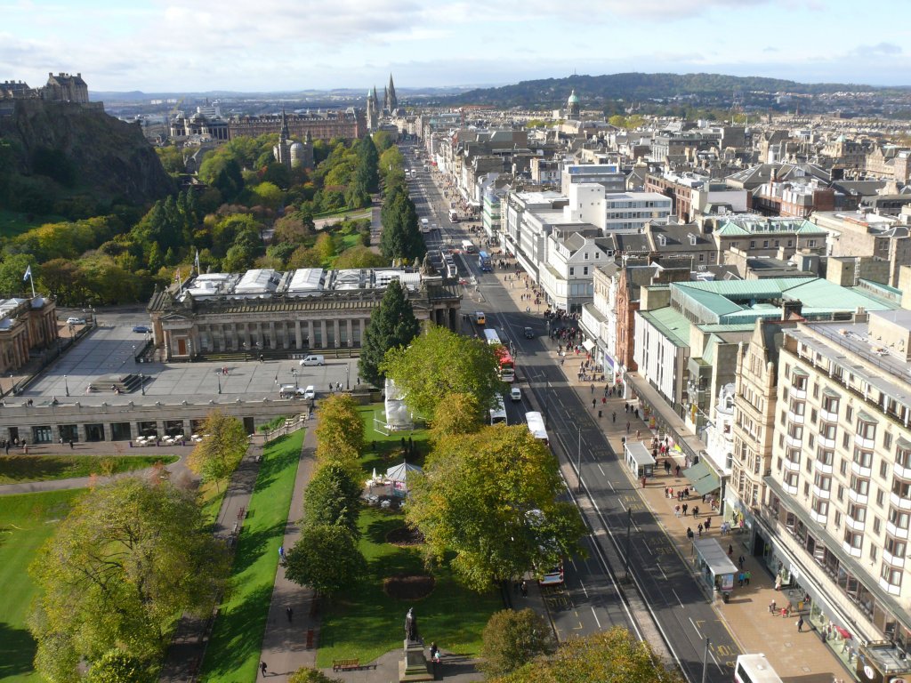Edinburgh am 21.10.2010, Blick vom 'Scott Monument' auf Princes Street