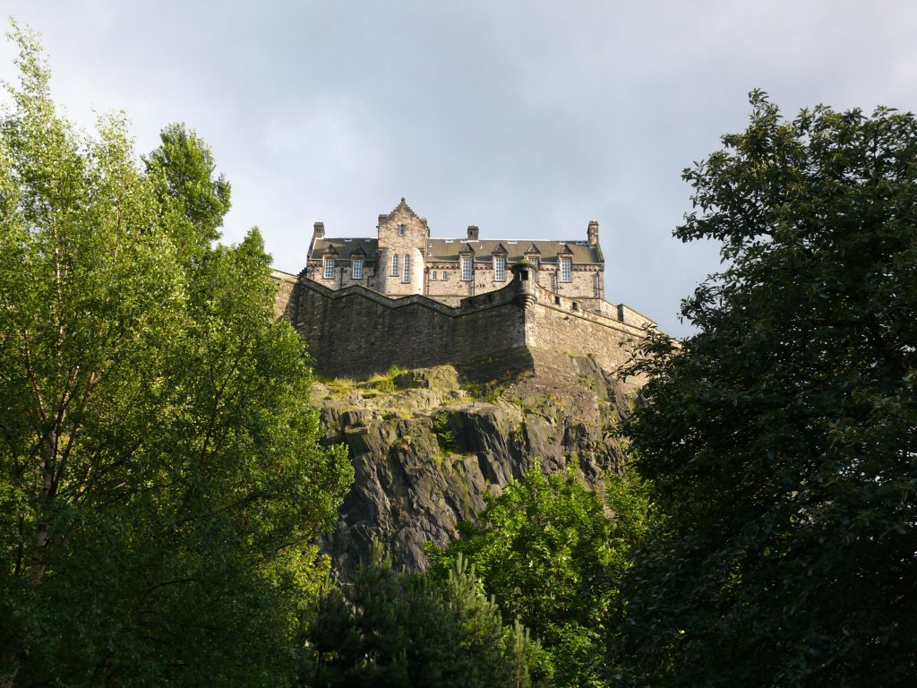 Edinburgh am 22.07.2009, Teil der Burg von Princes-Street aus gesehen
