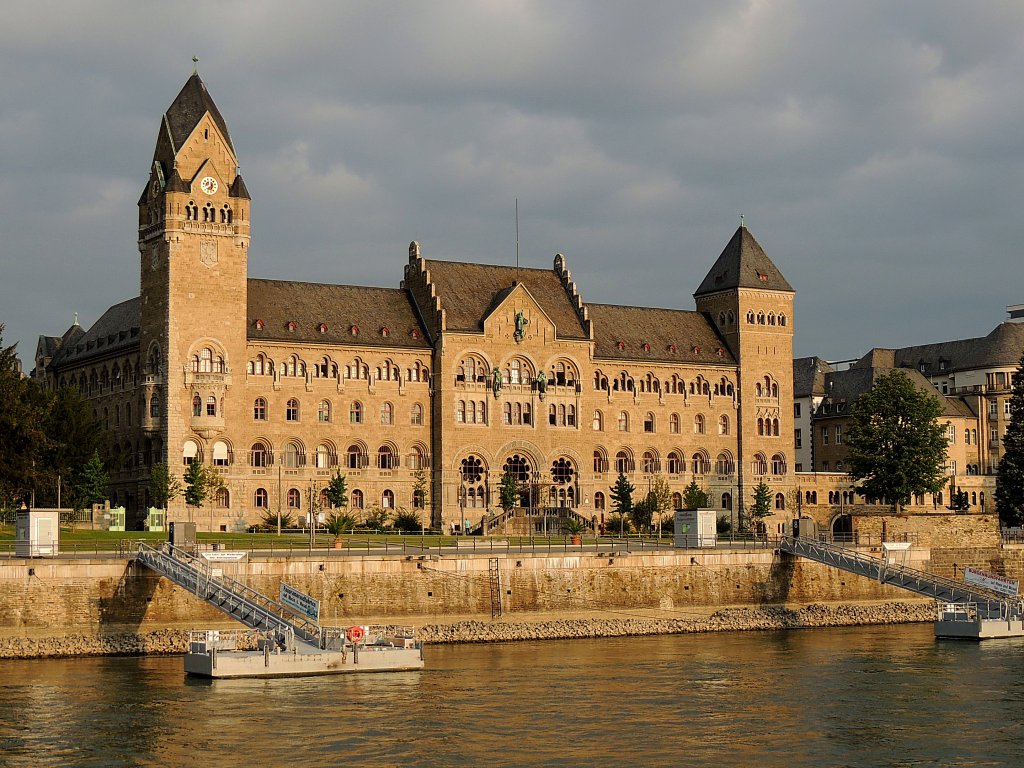 Ehem. preuisches Regierungsgebude in KOBLENZ ist seit dem Jahr 2002 Teil des UNESCO-Welterbes Oberes Mittelrheintal; 120823