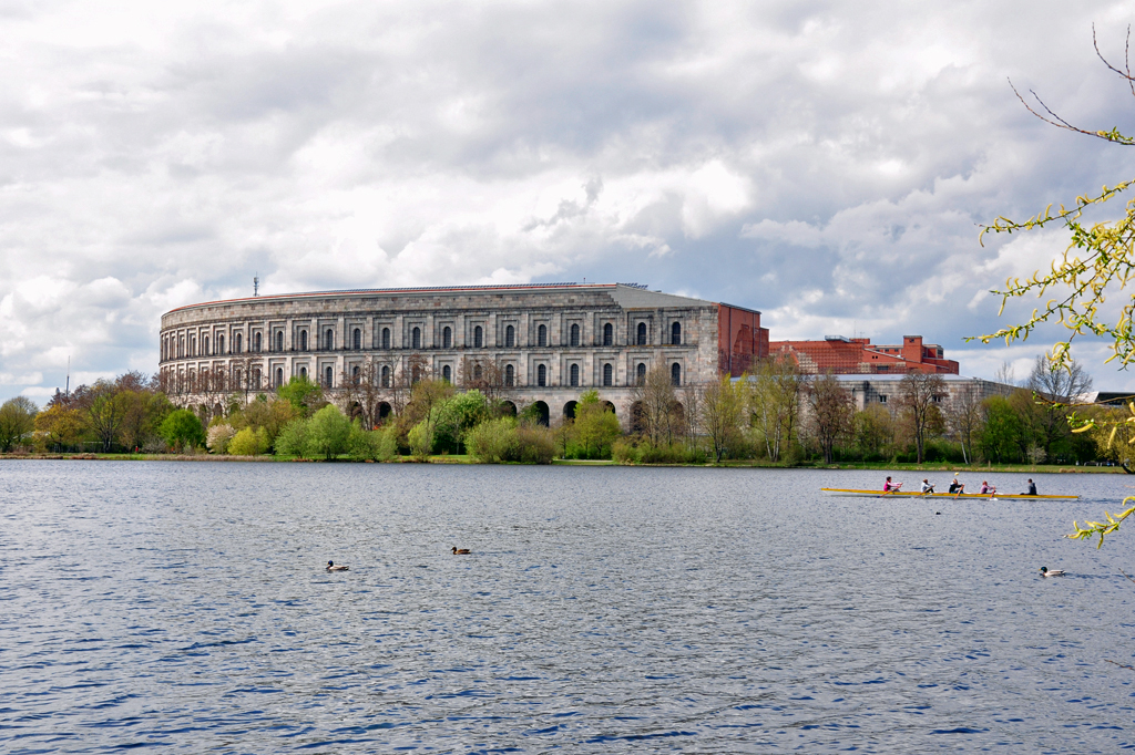 Ehemaliges Reichsparteitagsgelnde am Dutzendteich in Nrnberg. Wird jetzt als Kongresszentrum und Dokumentationszentrum genutzt - 23.04.2012