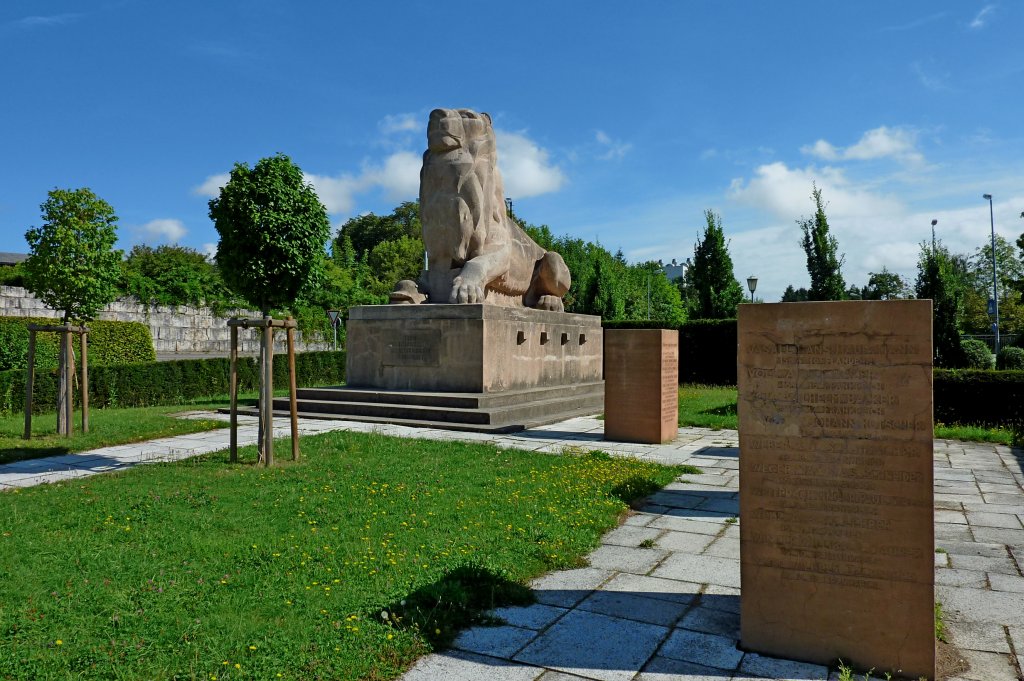 Ehingen, Denkmal fr die Gefallenen der Weltkriege am Groggensee, Aug.2012