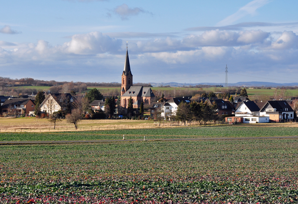 Eifeldorf Firmenich mit kath. Kirche, zwischen Mechernich und Euskirchen - 17.12.2011