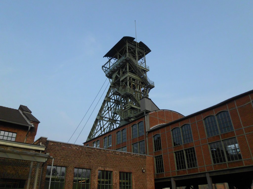 Ein altes Frdergerst auf dem Gelnde der ehemaligen Zeche Zollern in Dortmund-Bvinghausen am 01.03.2011. 