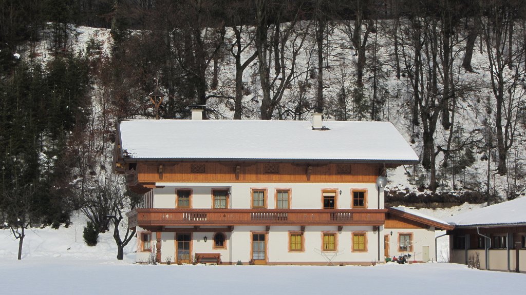 Ein Bauernhof in Kramsach am 22.1.2012.