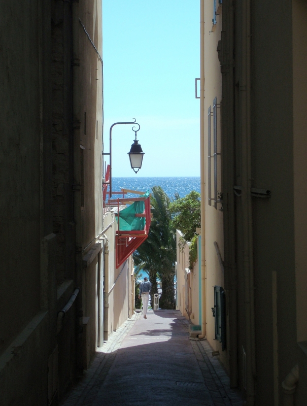 Ein Blick aus der Altstadt von Cannes auf das Mittelmeer. 4.7.2008