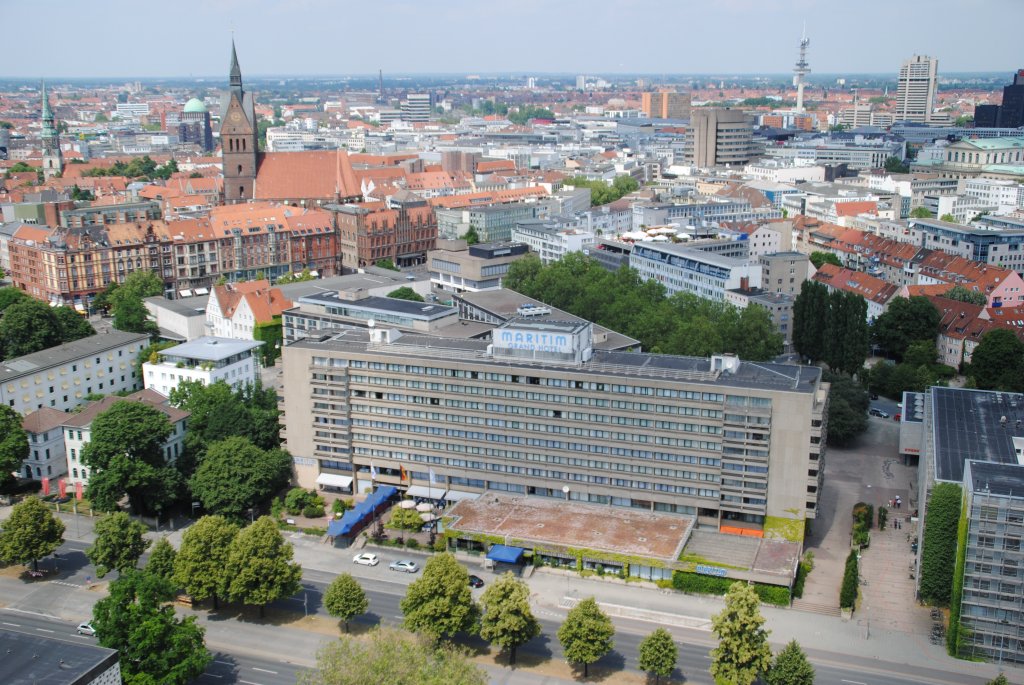 Ein Blick vom Rathausturm auf das Maritim Holtel in Hannover, am 30.06.10.