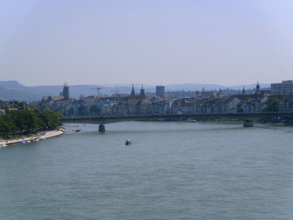 Ein Blick über den Rhein in Basel im Sommer 2009!