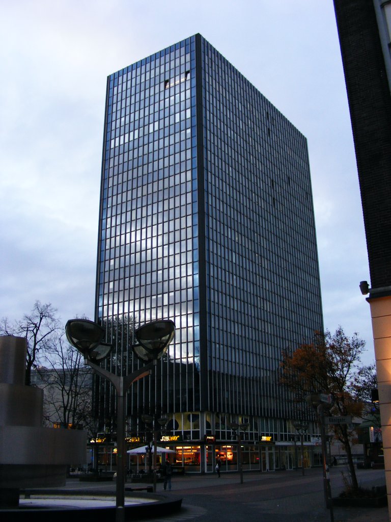 Ein Brohochhaus am Averdunkplatz in Duisburg am 6. November 2009.
