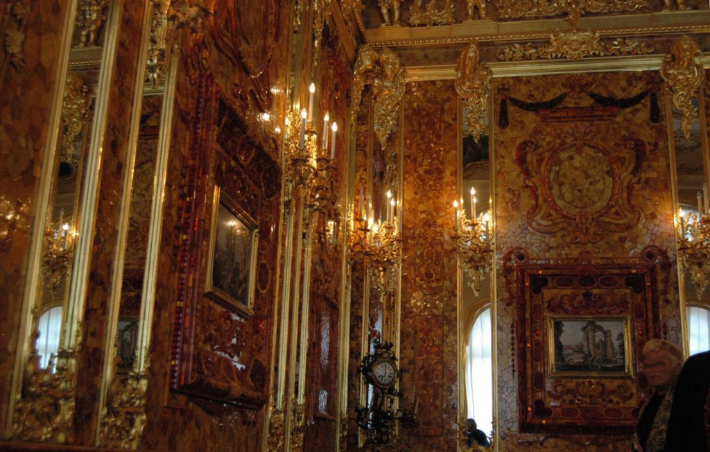 Ein Einblick in das berhmte Bernsteinzimmer, welches sich im Katharinenpalast in Puschkin bei St. Petersburg befindet. Gesehen am 19.09.2010


