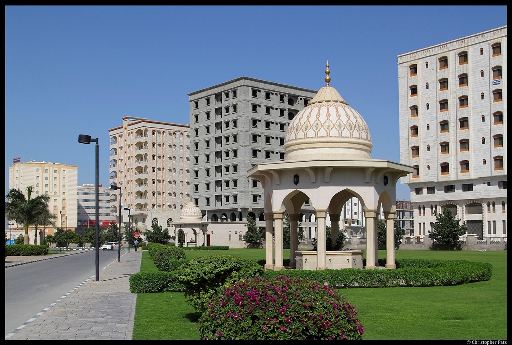 Ein Garten nahe der Sultan-Qabus-Moschee in Salalah. (01.12.2012)