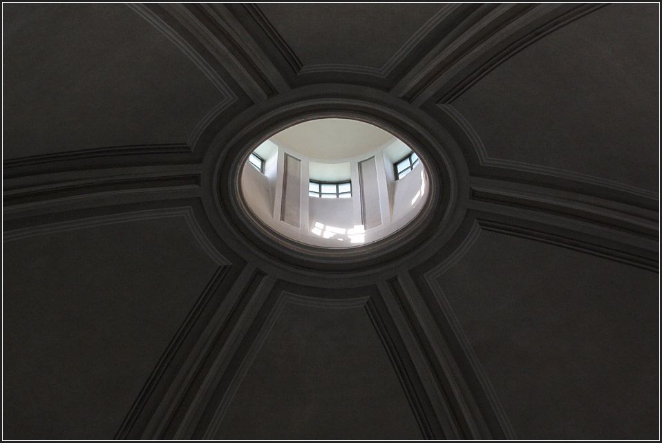 Ein Oberlicht in der Katholischen Hofkirche in Dresden. 02.08.2009 (Matthias)