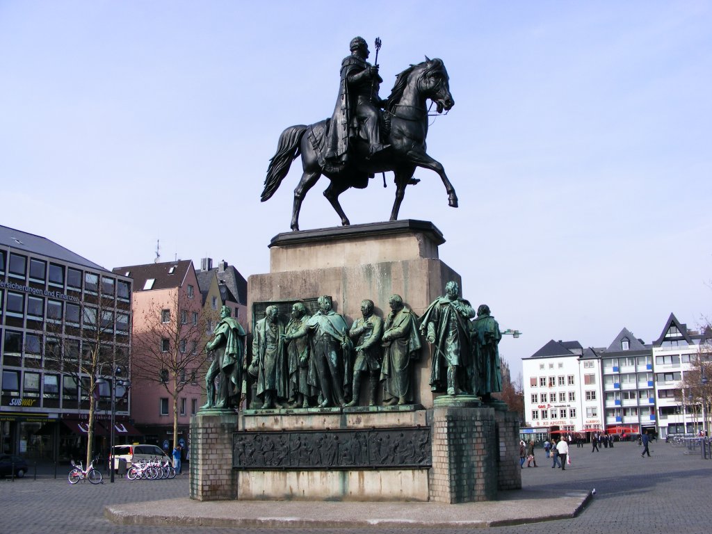 Ein Reiterdenkmal auf dem Heumarkt in Kln, 17. Mrz 2010.