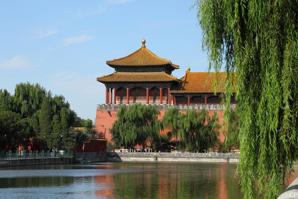 Ein Turm am Eingang zur Verbotenen Stadt in Peking. Um die weitläufige Anlage ziehen sich Wassergräben. (17.9.2011)