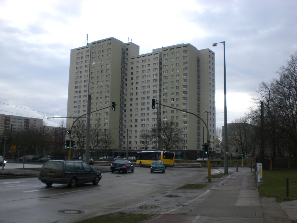 Ein Zwanziggeschosser in der Gehrenseestrae in Berlin-Hohenschnhausen.