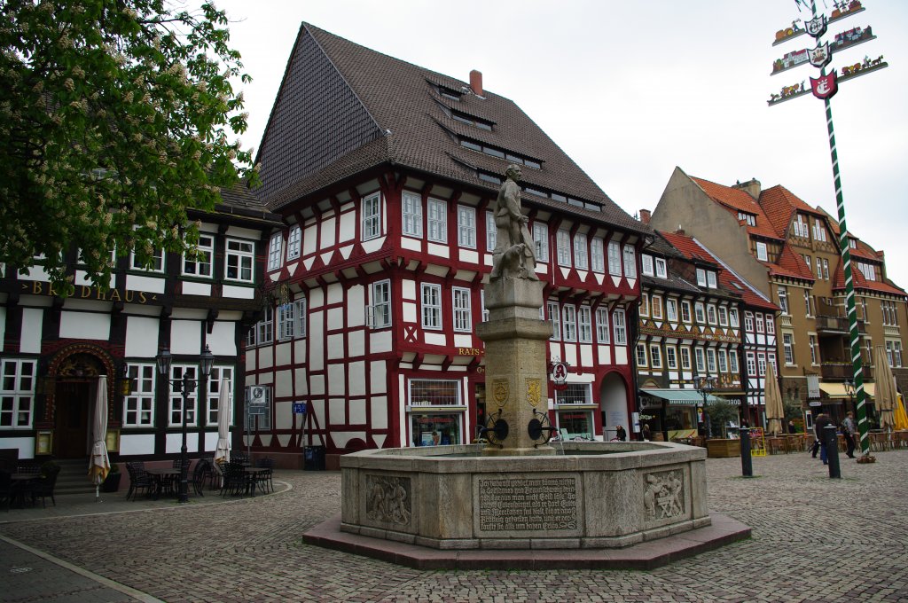 Einbeck, Eulenspiegel Brunnen am Marktplatz (10.05.2010)