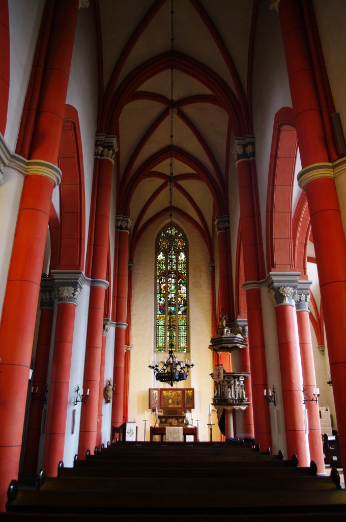 Einbeck, Marktkirche St. Jacobi, erbaut ab 1270, Flgelaltar aus dem 15. Jahrhundert, Kanzel von 1637, Kreis Northeim (10.05.2010)