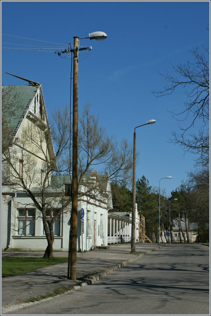 Einblick in eine typische Strasse zwischen Altstadt und der Strand in Prnu. 
2. Mai 2012