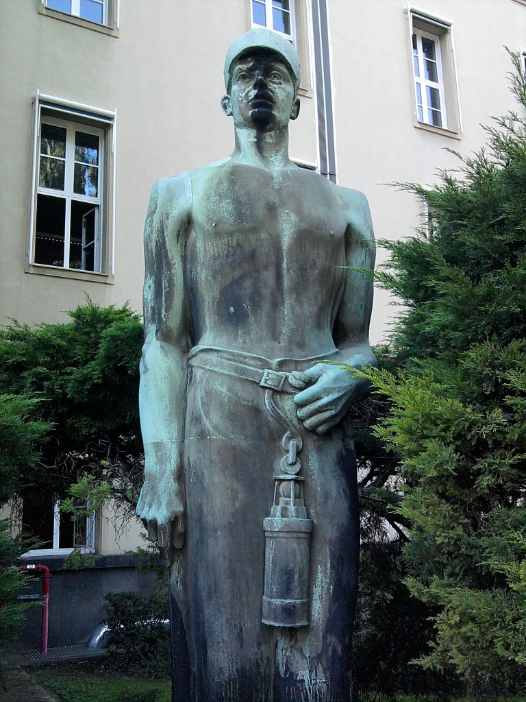 Eine Bergmannsfigur in Bochum-Ehrenfeld am 22. September 2010.