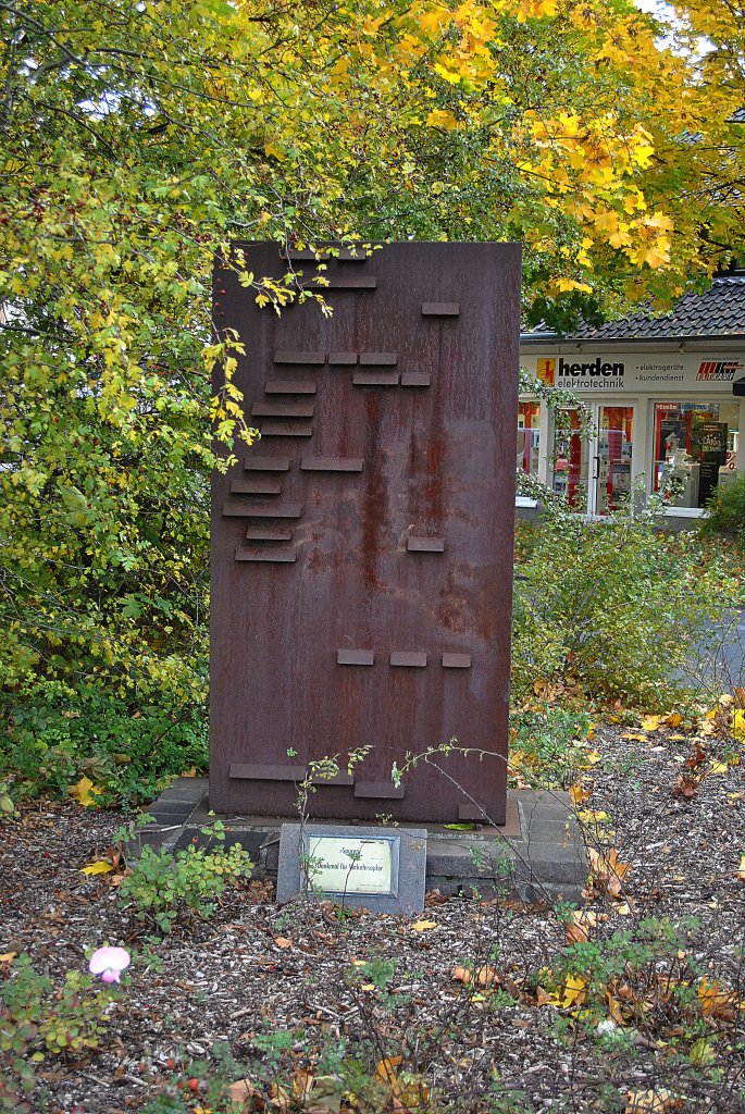 Eine Dedenktafel in Lehrte. Sie soll an Verkehrsofer da sein. Zu finden in der Ahltener Strae. Foto vom 26.10.2010.