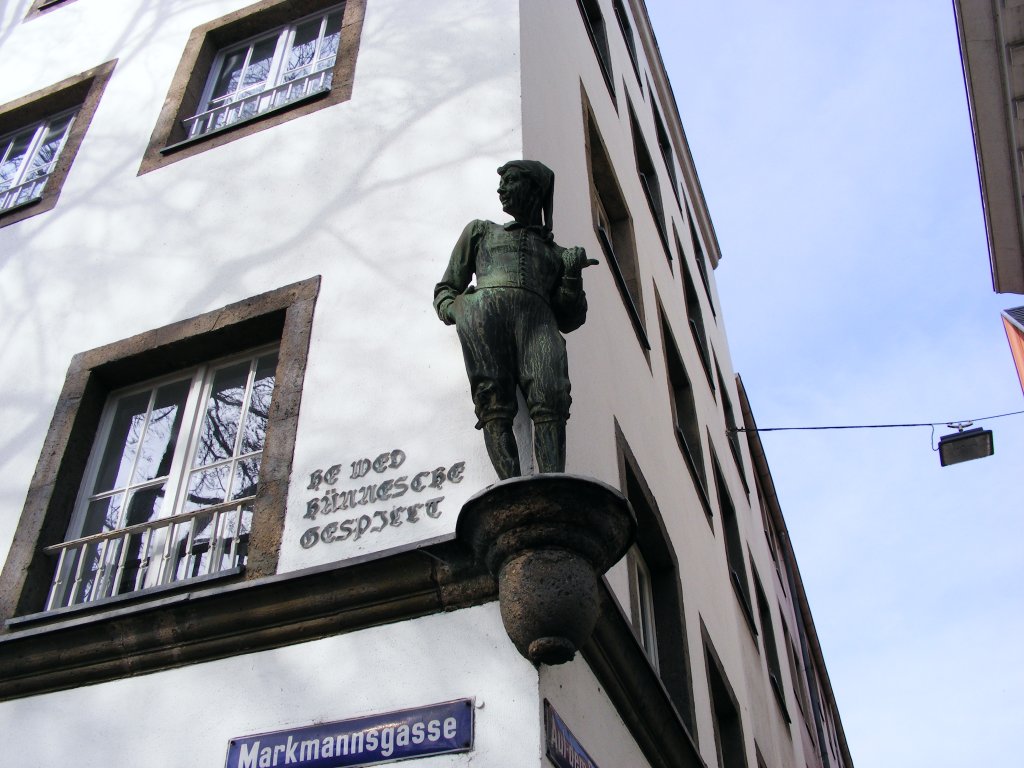 Eine Fassadenfigur an der Markmannsgasse in Köln, 17. März 2010.