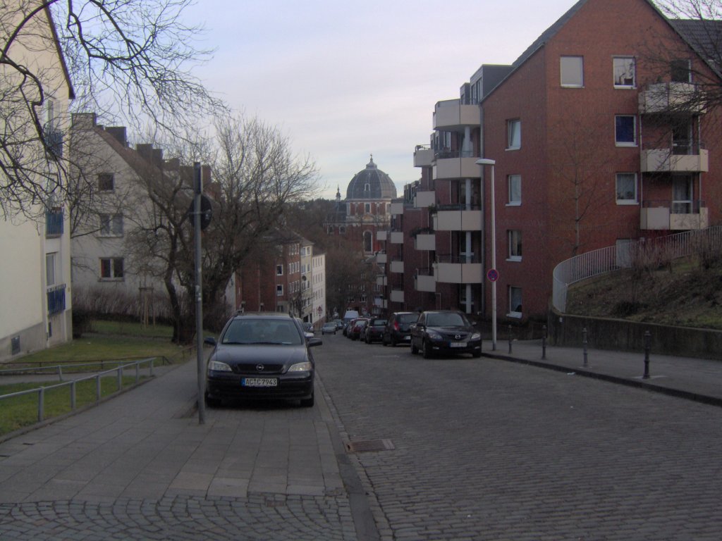 Eine kleine Strae die nach Aachen-Burtscheid fhrt.Im Hintergrund sieht man das Sankt Michael-Kloster.