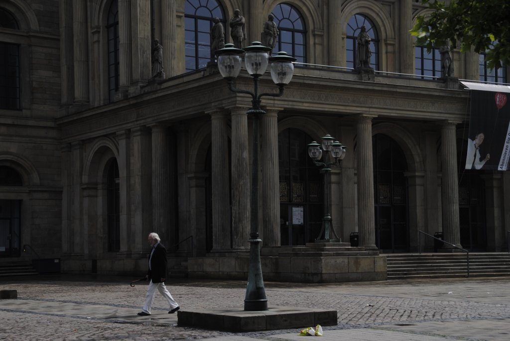 Eine Laterne, am Opernplatz in Hannover, am 26.07.10.