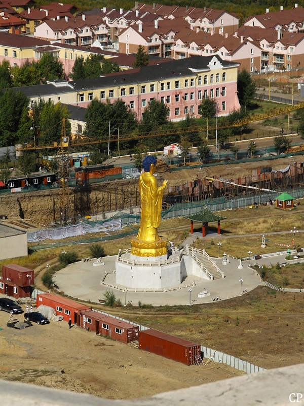 Eine monumentale, vergoldete Buddha-Statue in Ulaanbaatar. (13.9.2011)