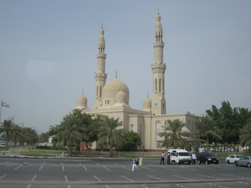 Eine Moschee von Sunniten am 24.7.2010 in den VAE.
Ich hatte eine Erlaubnis,zu fotografieren!
